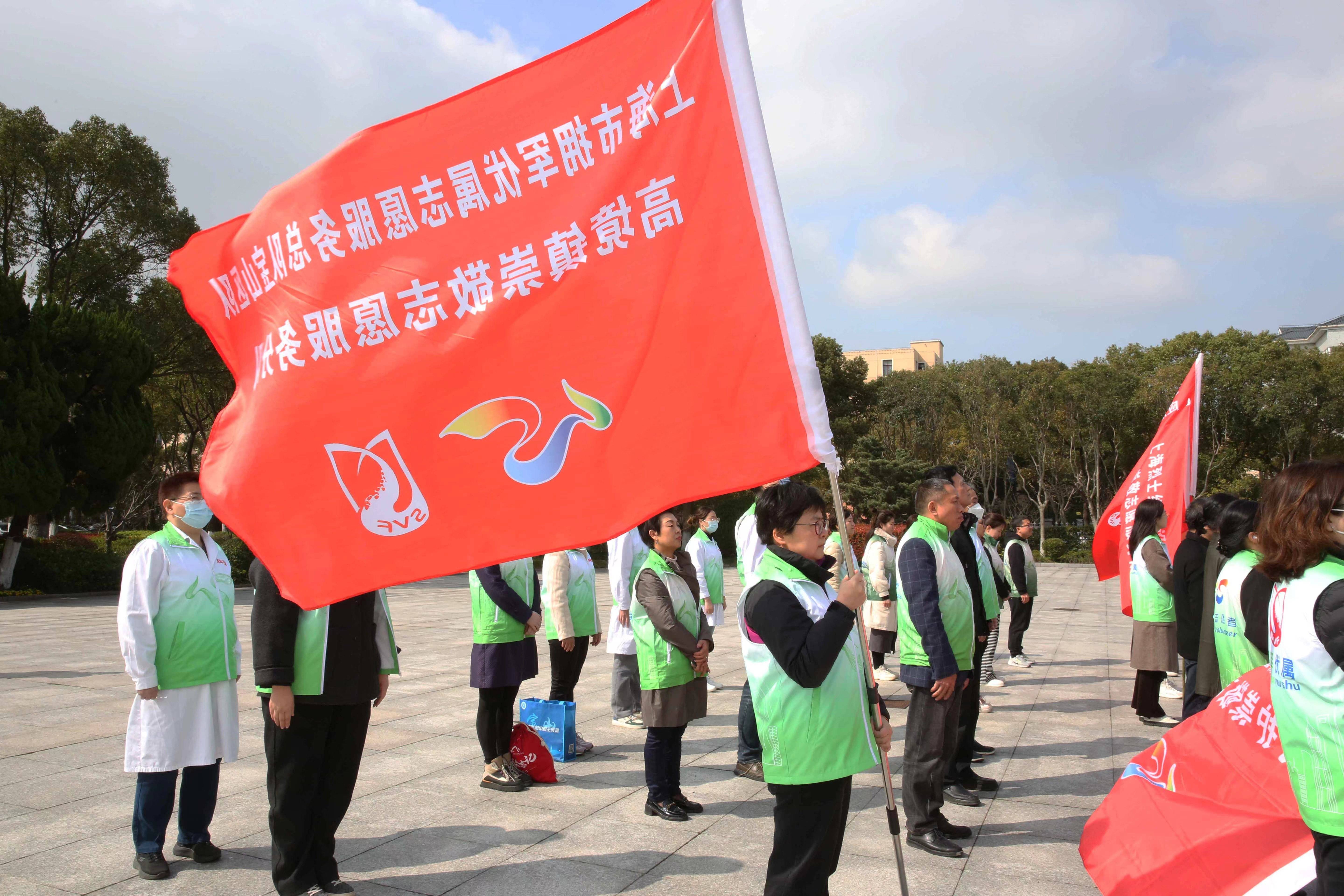 老将退役告别，球场上留下回忆与感动
